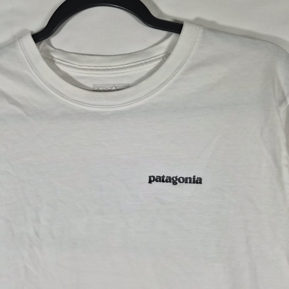 Patagonia Men's Medium P-6 Logo Long Sleeve T Shirt White Organic Cotton